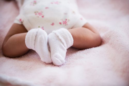 新生儿需要穿袜子睡觉